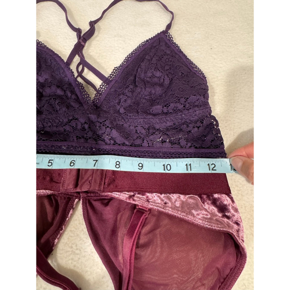 Women's lot of 2 purple bras bralettes. Xhilaration lace & unbranded velour M - Picture 8 of 9
